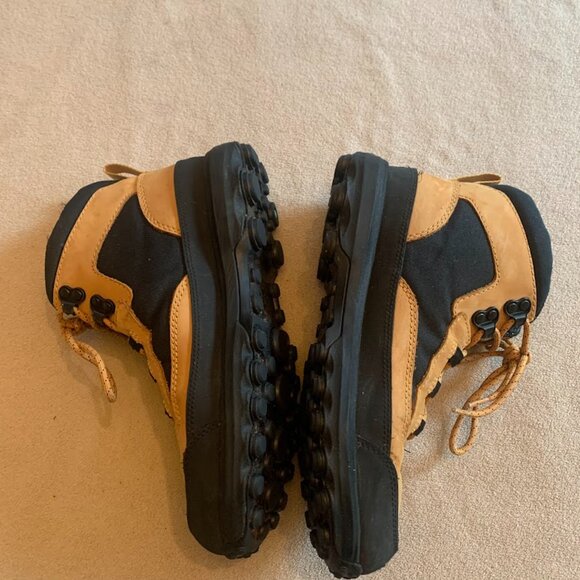 Timberland Kids Converge Hiking Boots - EUC - Size 6 - Picture 4 of 7